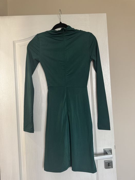 Зелена нестандартна рокля