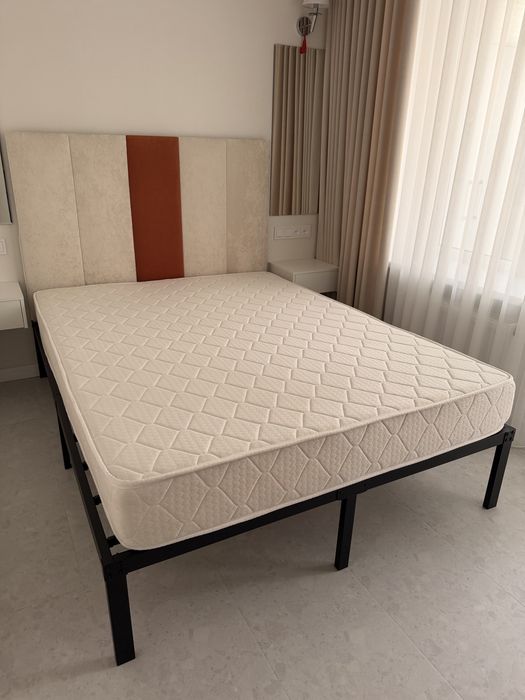 Кровать с матрасом