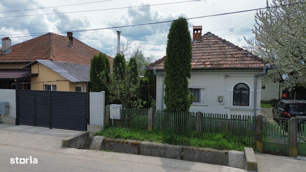 Casa Stalpeni, la asfalt, cu gaze, garaj, anexa, 3 camere, mobilata