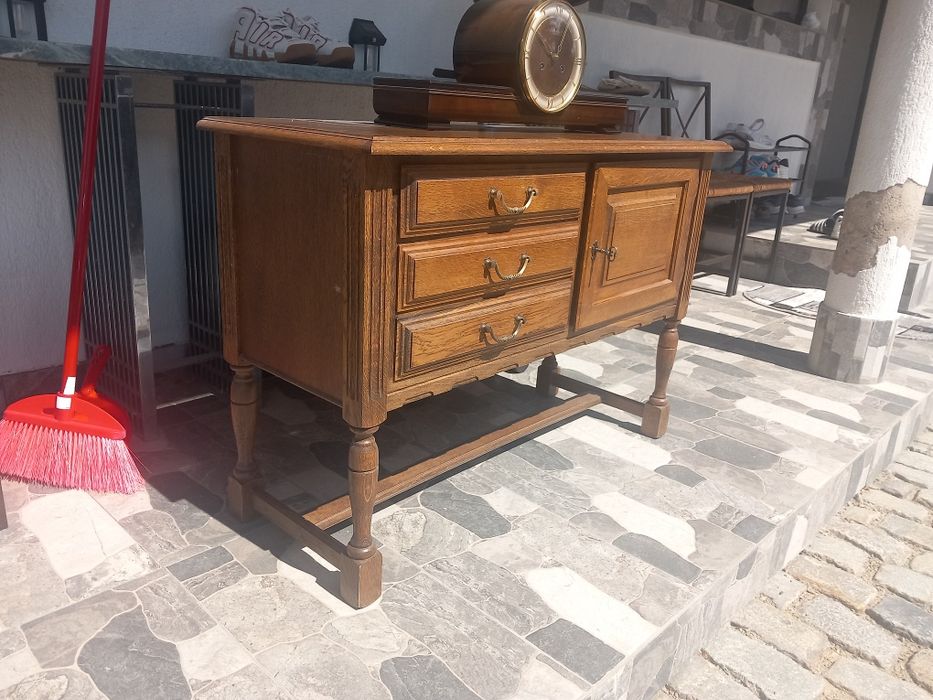 Comodă din lemn masiv (stejar) în stare Impecabila.