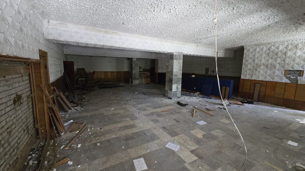 Здание с территорией