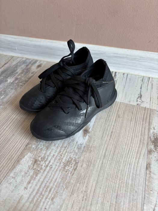 Футболни обувки стоножки Адидас adidas predator 28