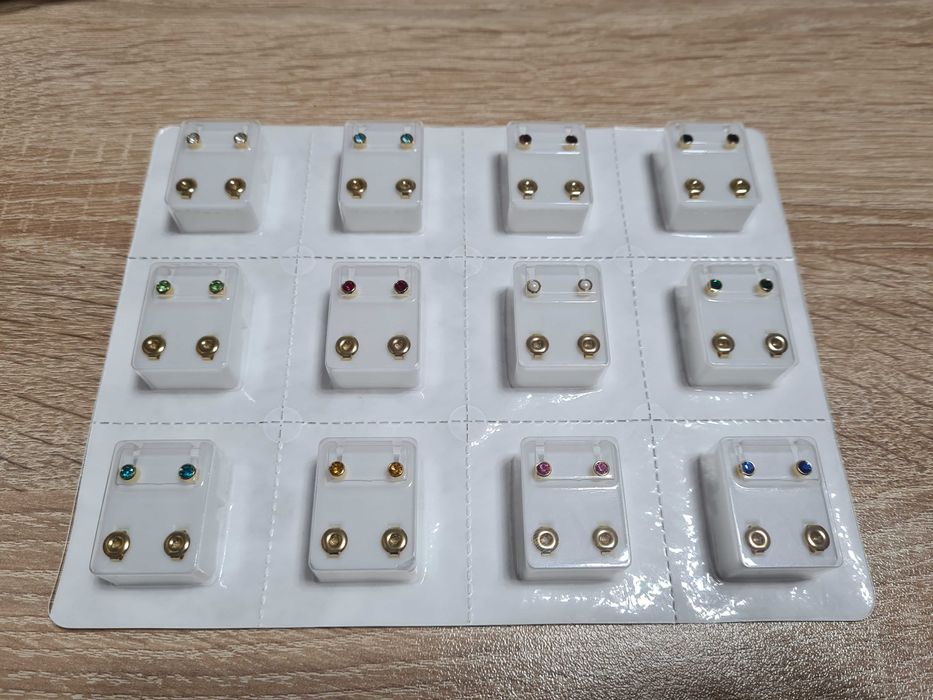 Обеци Медицинско злато за пробиване на уши една дозин 12 комплекта 4мм