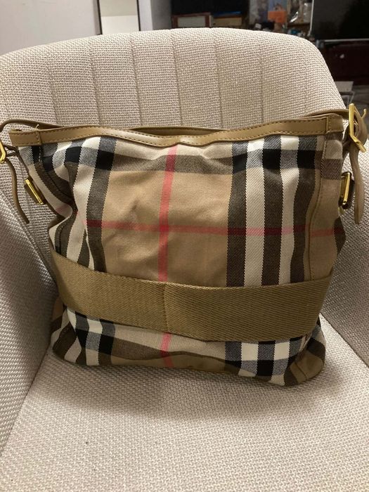 Чанта на марката BURBERRY