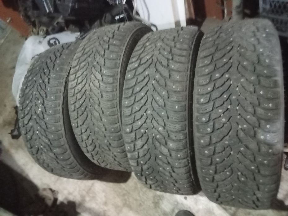 Продам шины комплект Нокиан Хакапелитта