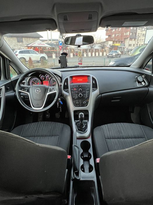 Opel  Astra J An 2012