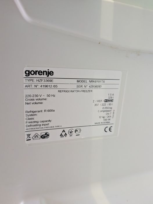 Хладилник с долен фризер Gorenje Full No Frost с екран