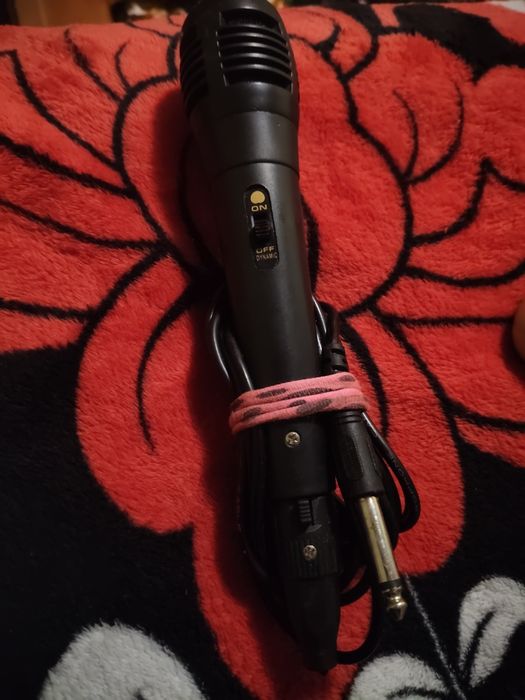 Microfon dinamic cu fir jack 6.3 mm – karaoke / stație audio