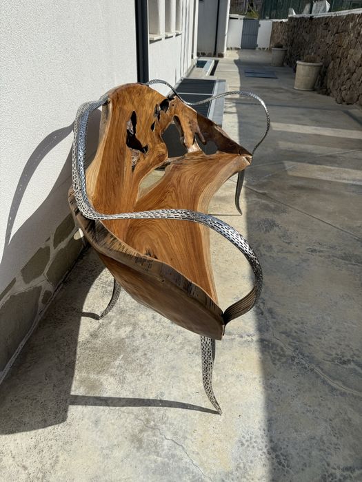 Пейка от дърво и метал