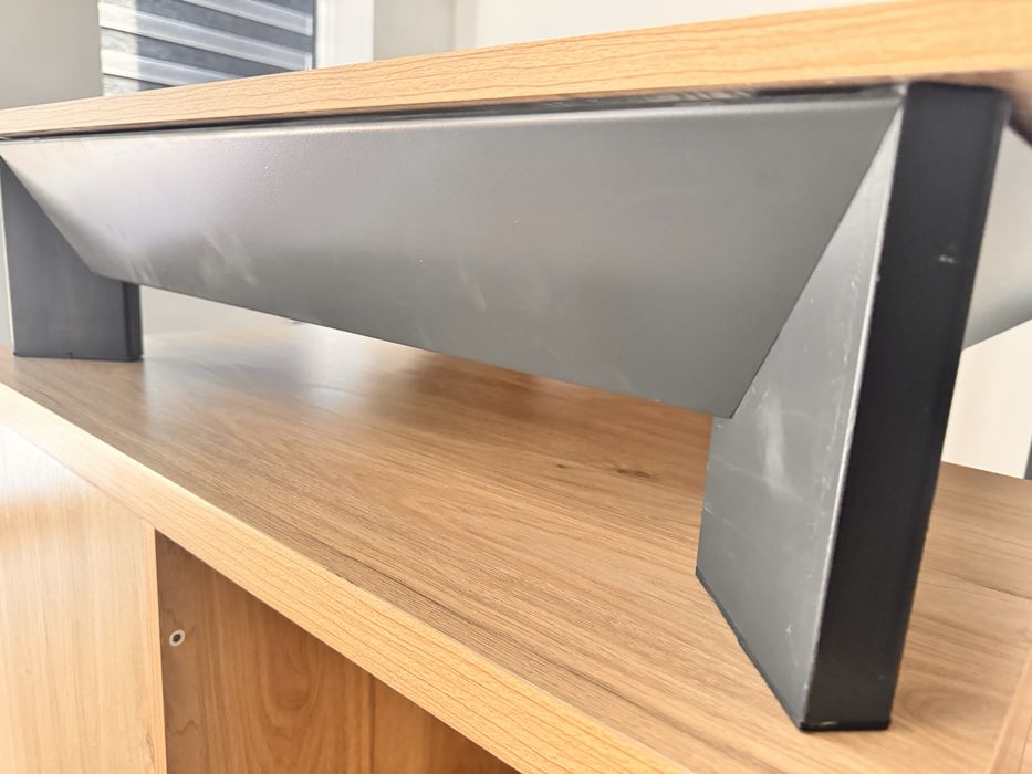 Офисный стол с тумбой