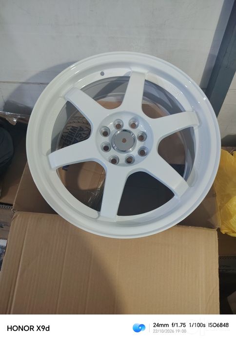 R 17 sport diska sotiladi