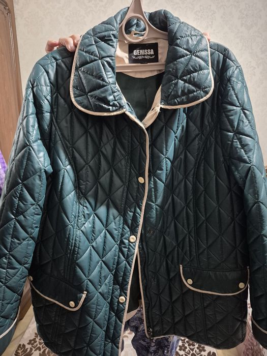 Продам куртку женскую