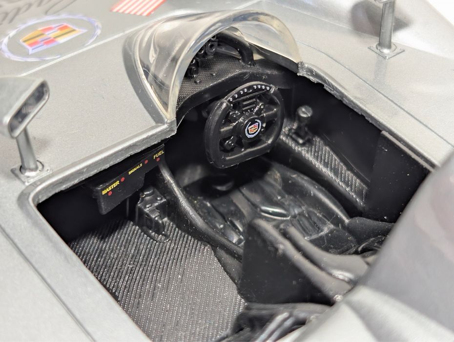 Macheta Hot Wheels 1:18, 2001 Cadillac LMP