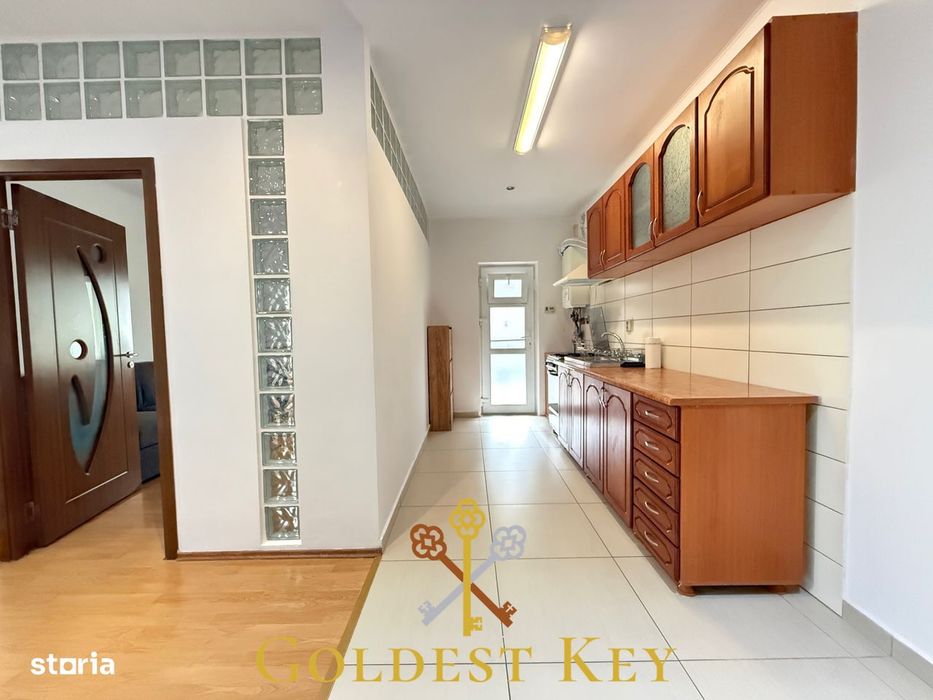 Apartament spatios cu 2 dormitoare, balcon, terasa si parcare! Eroilor