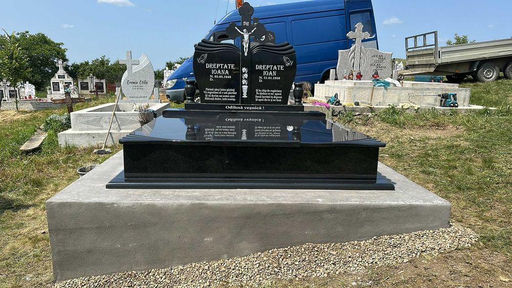 Monumente din granit