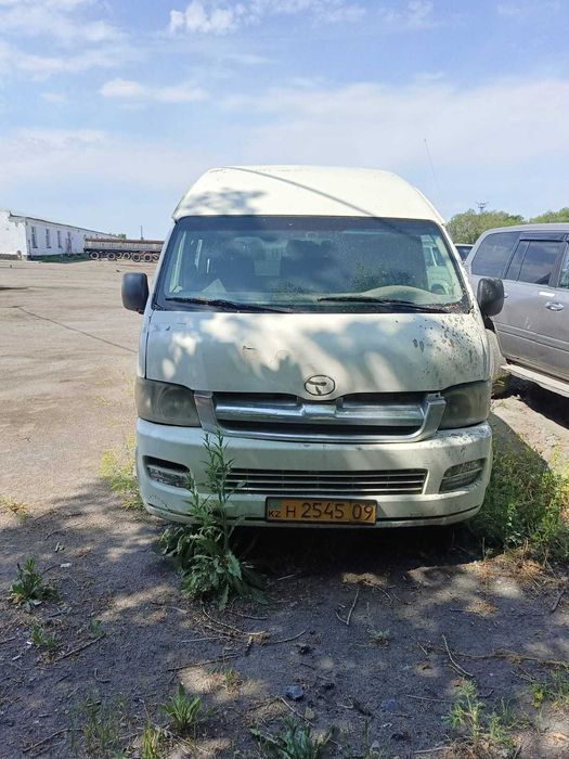 Микроавтобус Toyota HI ACE