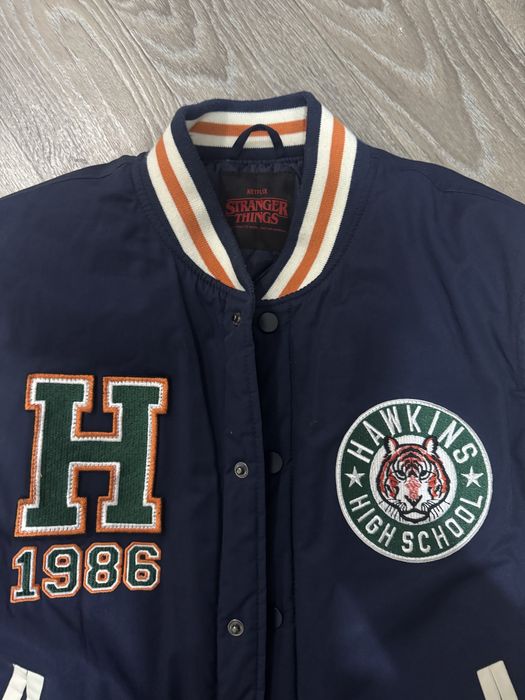 очень странные дела бомбер нетфилкс