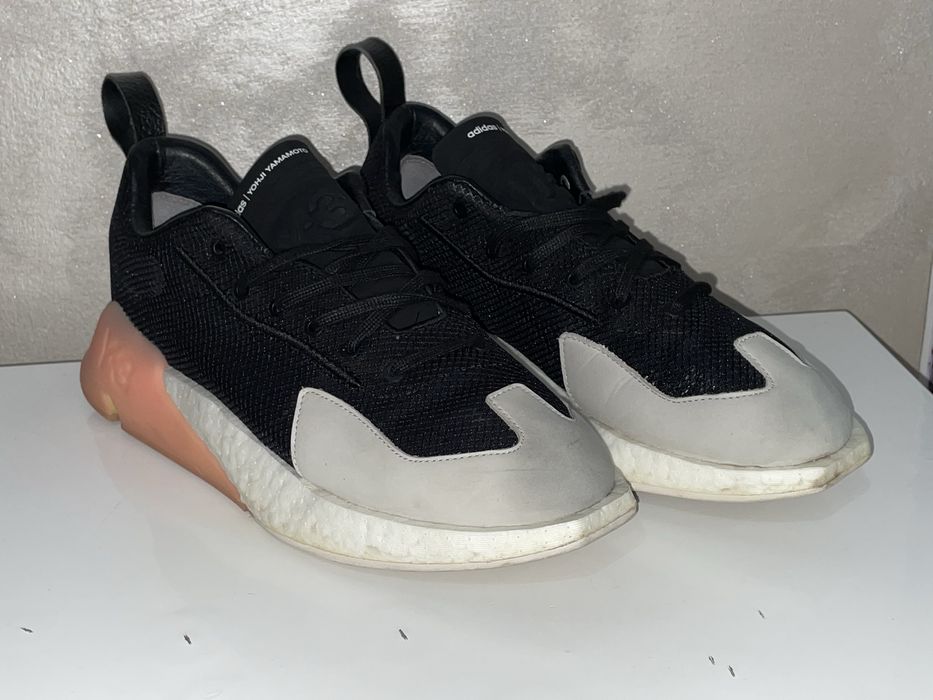 adidas yeezy Y-3 Orisan (ART:  FZ4317), lansată în colecția Fall/Winter 2020