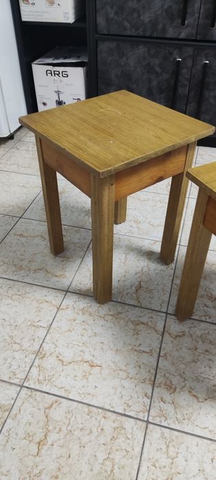 Продам  табуретки кухонные, 4 штуки.