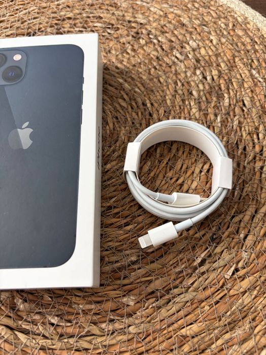 iPhone 13 128 GB + подарък кабел за зареждане и кейс