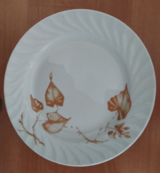 Порцеланови чинии