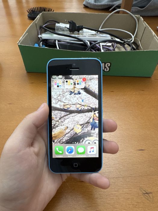 Iphone 5c в хорошем состоянии