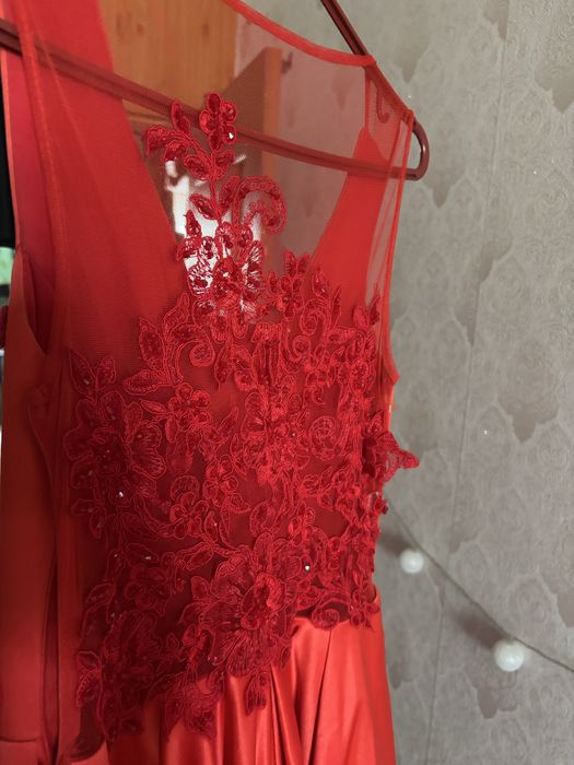 продам бальное платье