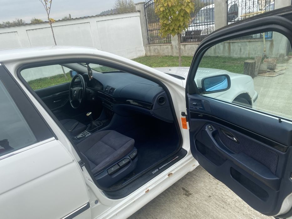 BMW 520d 136cp pentru piese (interior mov + piano black)