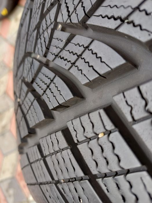 Vând 4 anvelope de iarna 235 55 r19 GOODYEAR aproape noi