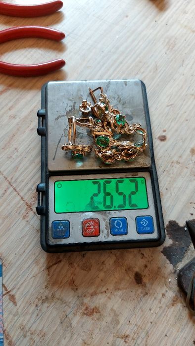 Продам золотой гарнитур