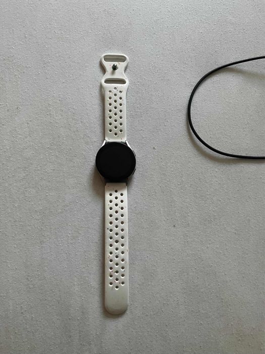 Samsung Galaxy Watch 4 - Перфектен