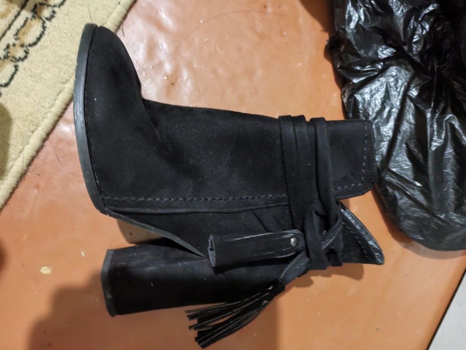 Женские сапоги .