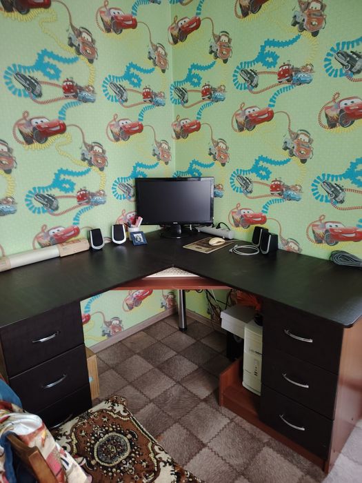 Продам компьютерный стол