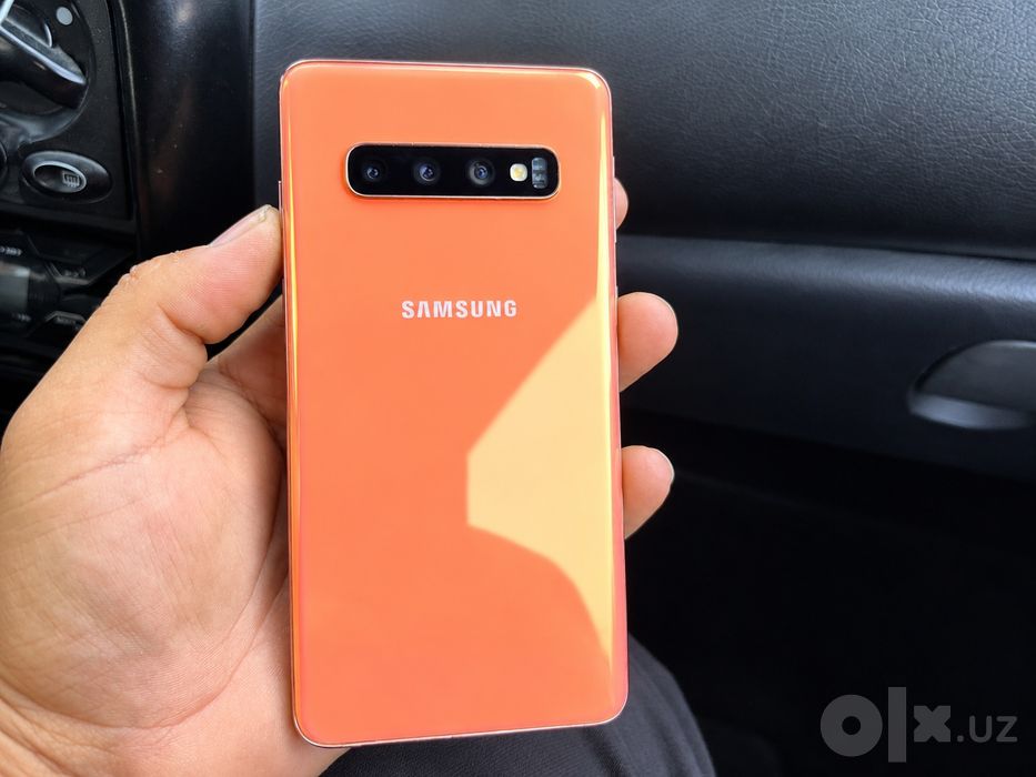 Samsung S 10  holati zoʻr ekraniga etibor beringlar chizigʻi bor