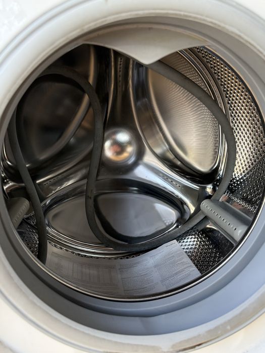 Vand masina de spalat wirpool 5 kg . Utilizata . Stare buna de functii