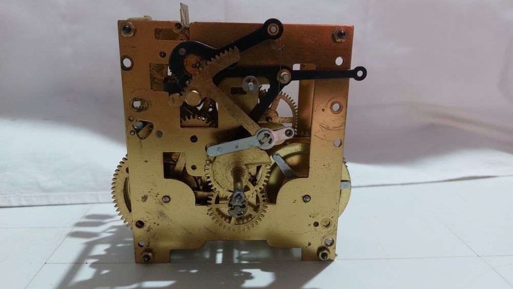 Mecanism ceas cu pendul