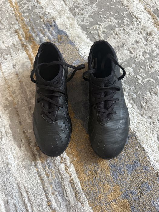 Adidas copii Fotbal sintetic nr 35 ( 22 cm ) 10/10  Pret : 59 lei