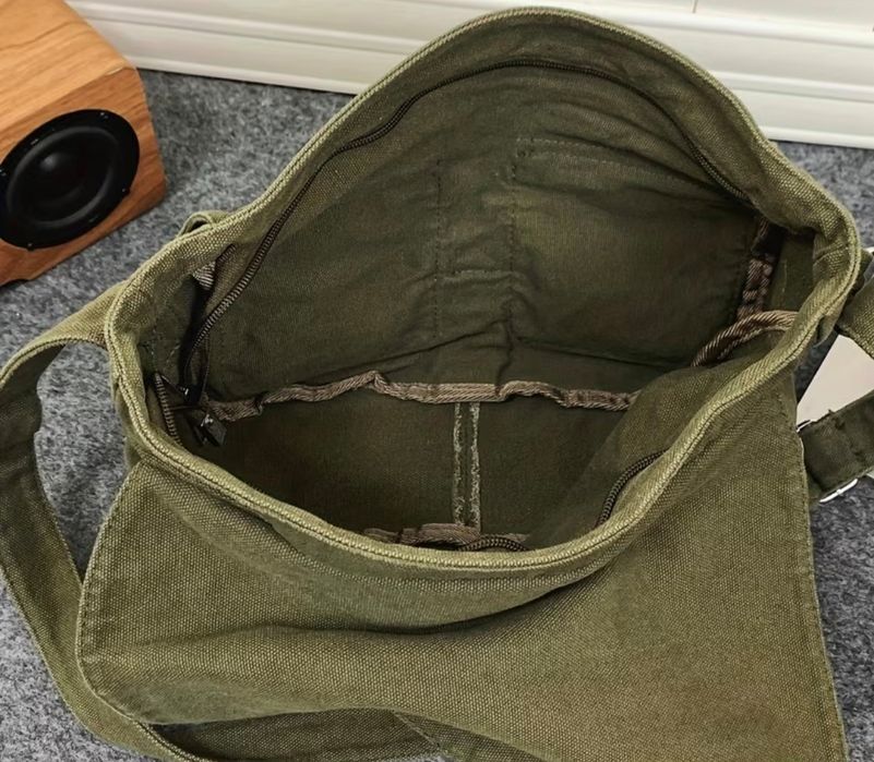 Винтажная зелёная сумка