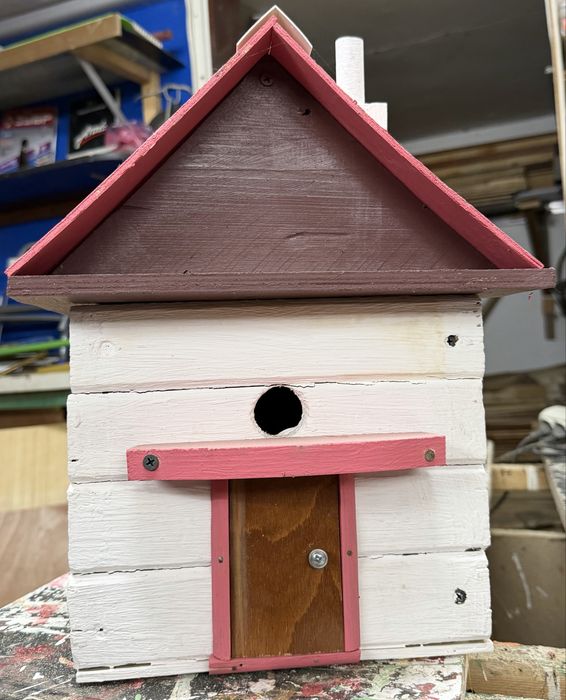 Скворечник в виде домика