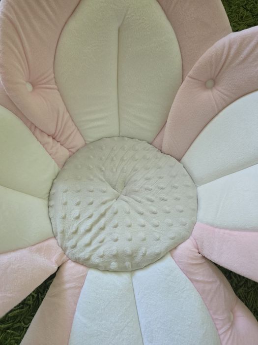 Плюшена вана и постелка Lotus, BloomingBath, светло розово/бяло/сиво