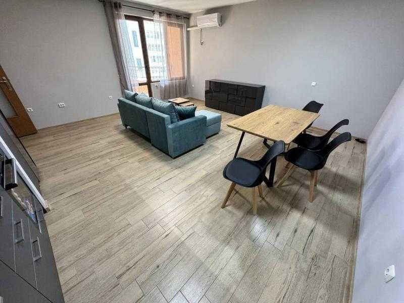 Дава се под наем Двустаен апартамент в Бургас, Център - 72 кв.м за 510 € - Снимка #2