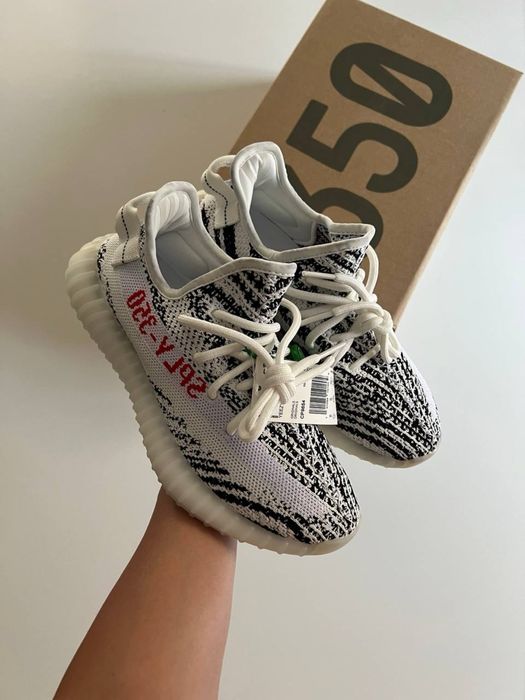 Yeezy Boost 350 v2 Zebra