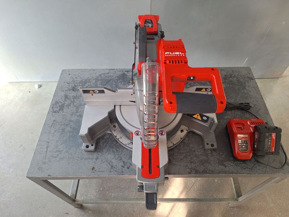 Акумулаторен настолен потапящ циркуляр MILWAUKEE M18 FMS254