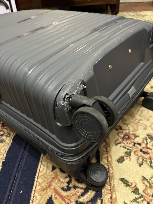 Чемодан большого размера с кодом