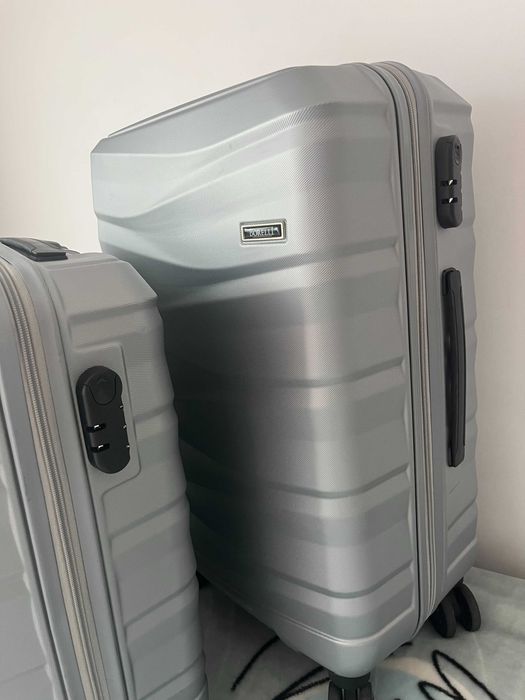 Продавам два чисто нови куфара - среден и малък размер