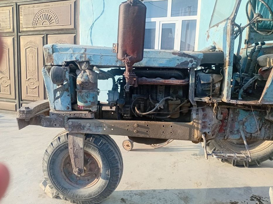 Traktor 28 sotiladi