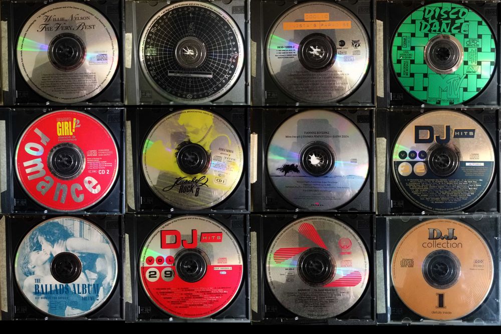 Музикални CD с разнообразна музика 4-5 евро .