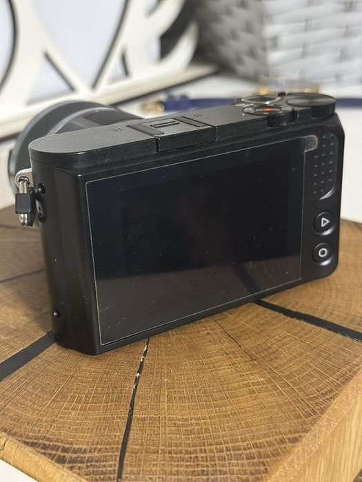 Y1 M1 Mirrorless 4k + 2 обектива M43 ня Panasonic и Olympus