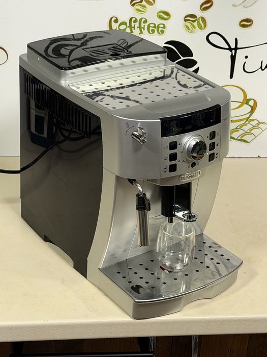 Кафемашина кафе автомат delonghi magnifica S с гаранция