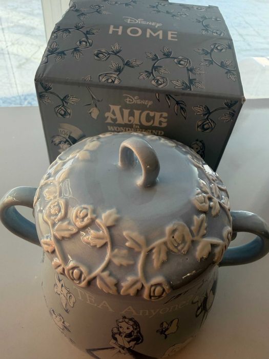 Дисни порцеланова захарница Алиса